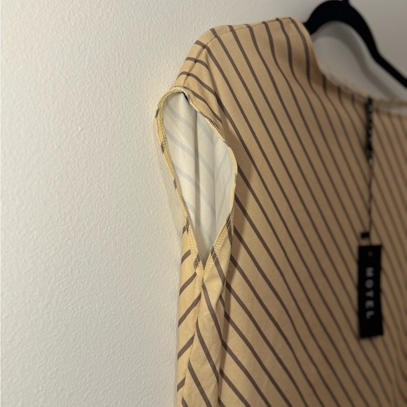 NWT Motel Diagonal Stripe Off-Shoulder Top Size XXL Beige Brown Y2K Stretchy Tee - Picture 3 of 5